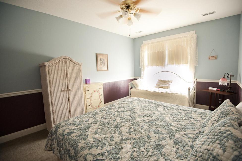 Victorian Veranda Country Inn Лорънс Стая снимка
